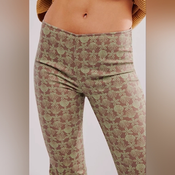 Free People We the Free Pull On Flare Jeans - Picture 7 of 7